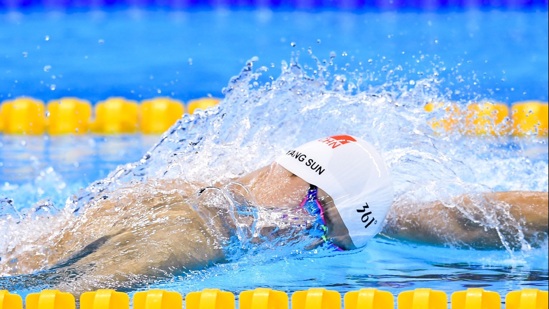 库尔图瓦，在英超争冠的喧嚣中，他让时间为他静止