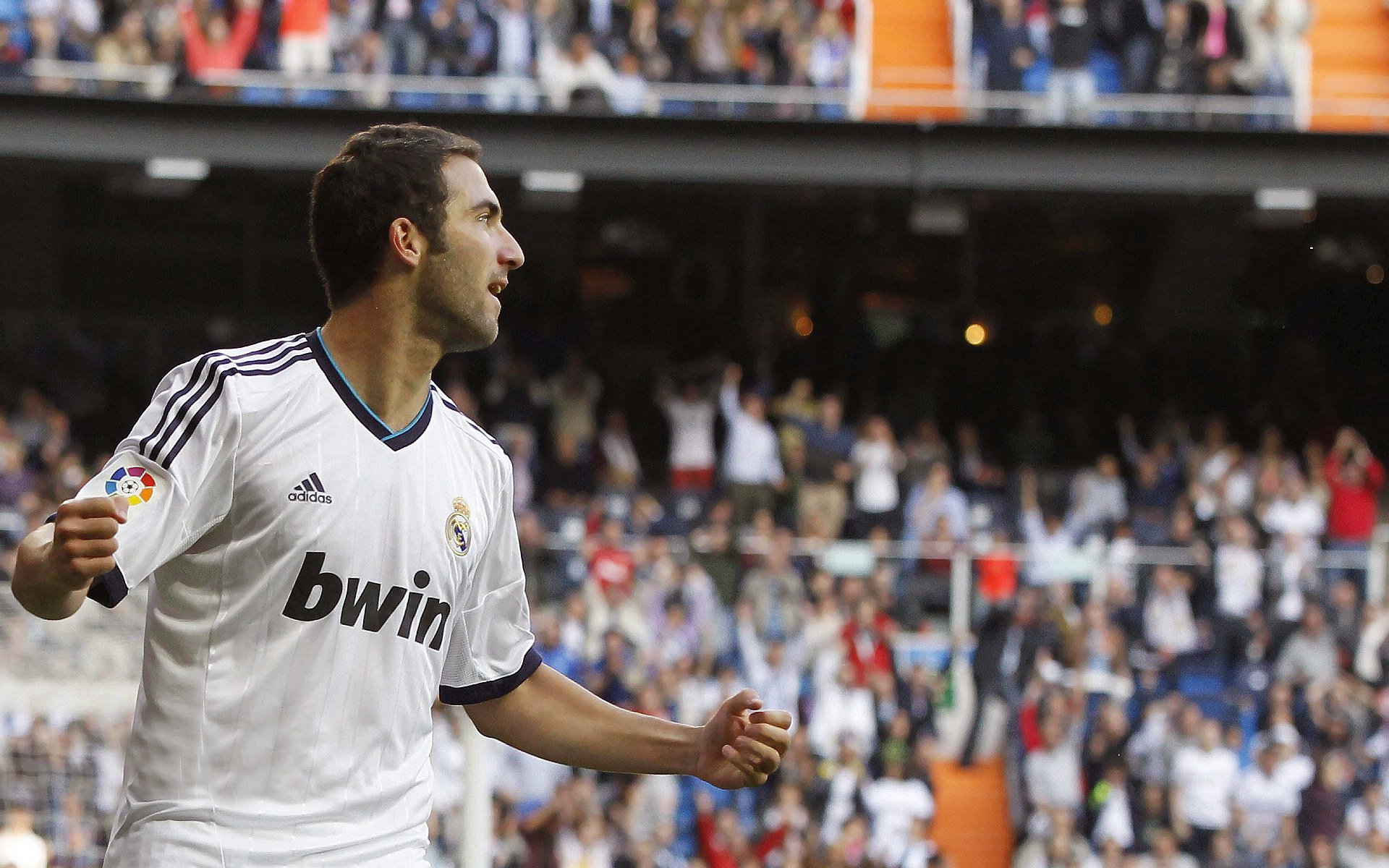 阿尔瓦雷斯双响引爆全场，马德里竞技战术碾压曼联